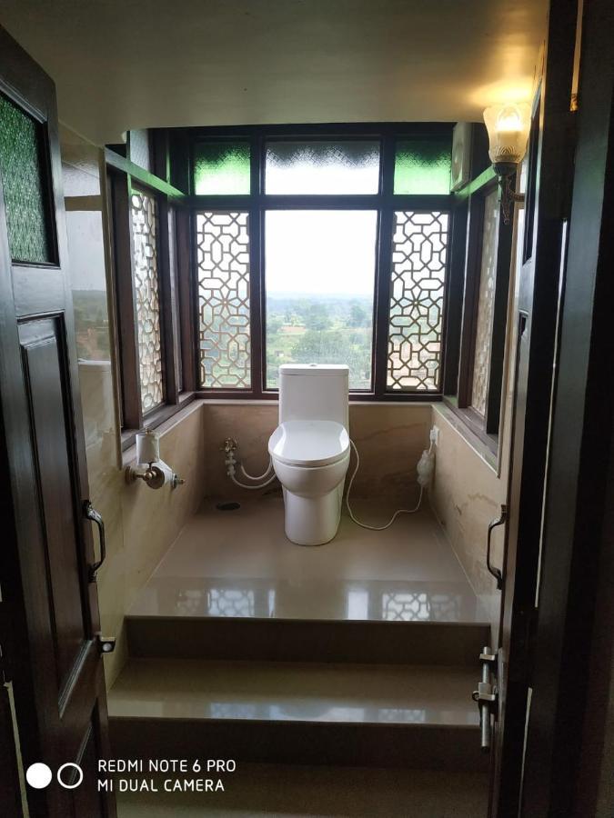 Отель Mpt Sheesh Mahal, Орчха Экстерьер фото